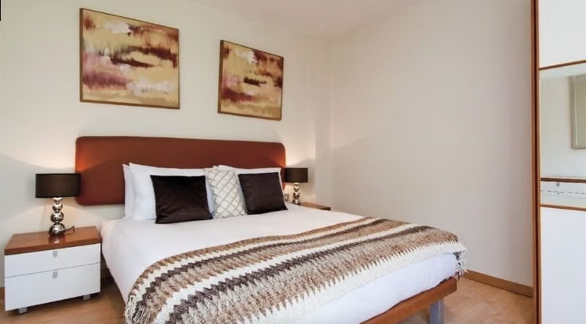 Flat Roland Gardens in Greater London