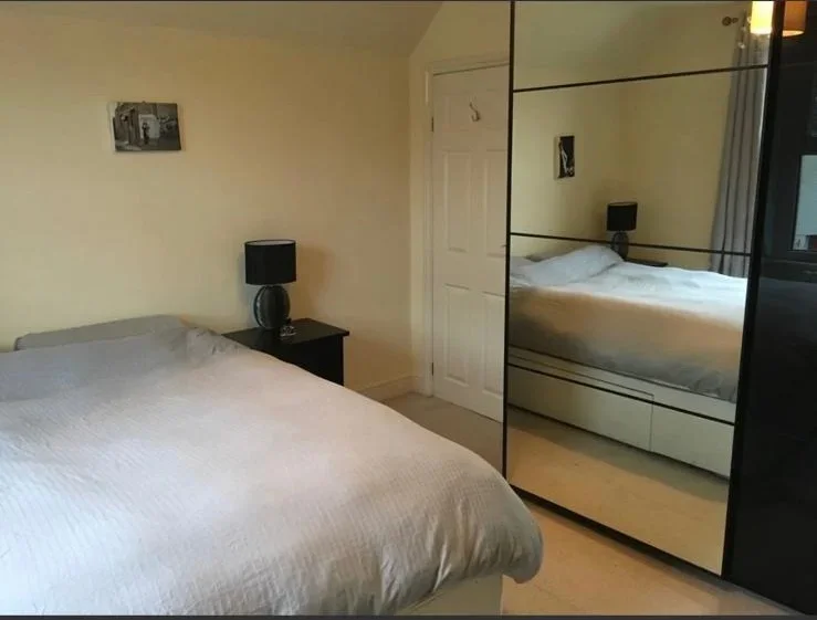 Room St Peter's Street in Greater London
