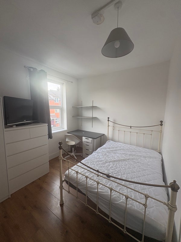 Room Exeter Road in Birmingham