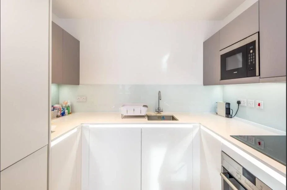 Flat Wilkinson Close in Greater London