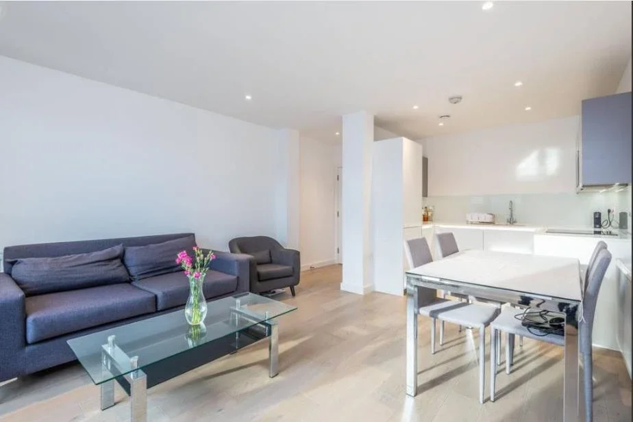 Flat Wilkinson Close in Greater London