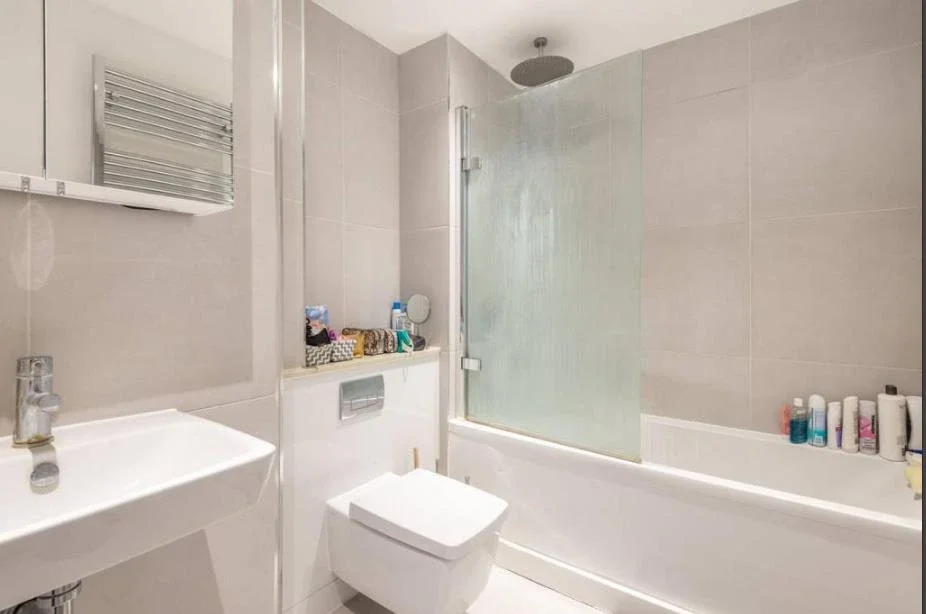 Flat Wilkinson Close in Greater London