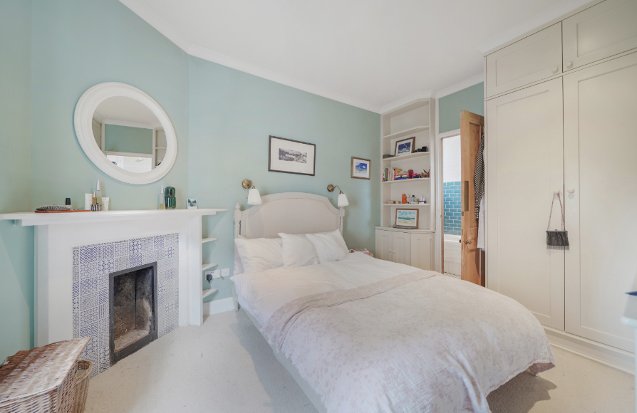 Flat Avonmore Place in Greater London