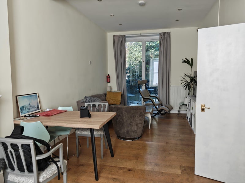 Room Overstone Road in Greater London