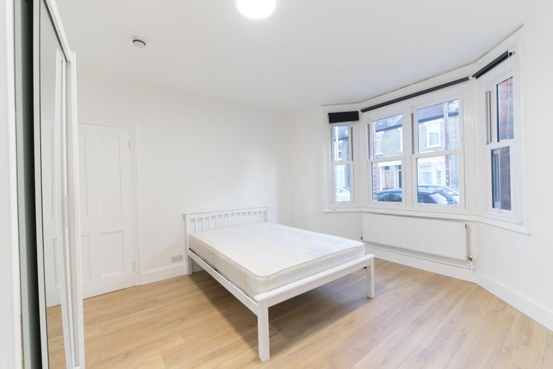 Room Tennyson Road in Greater London