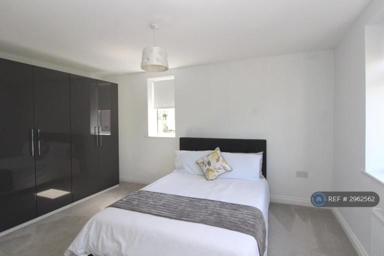 Flat Manchester Drive in Southend-on-Sea