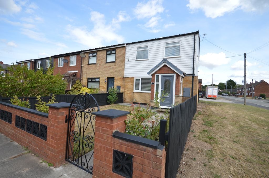 House Montgomery Road in Widnes