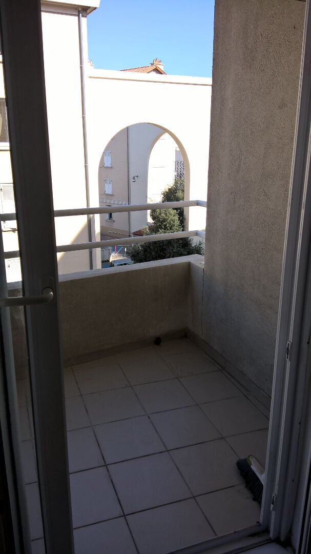 Flat Boulevard Mireille Lauze in Marseille