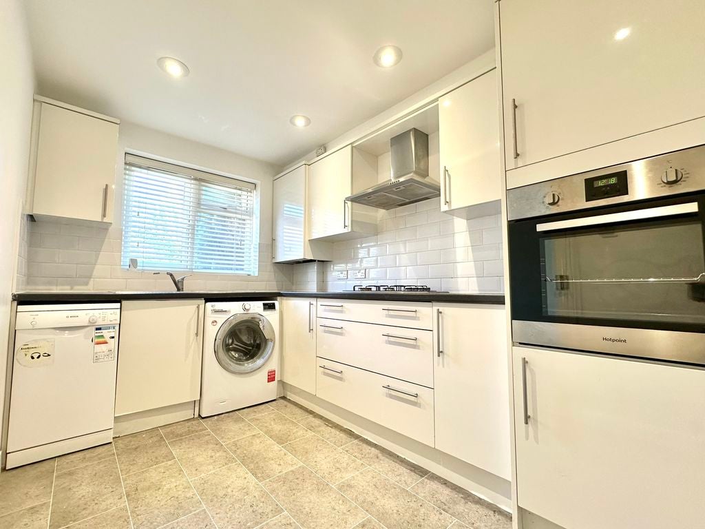 House Rosebery Avenue in Epsom and Ewell