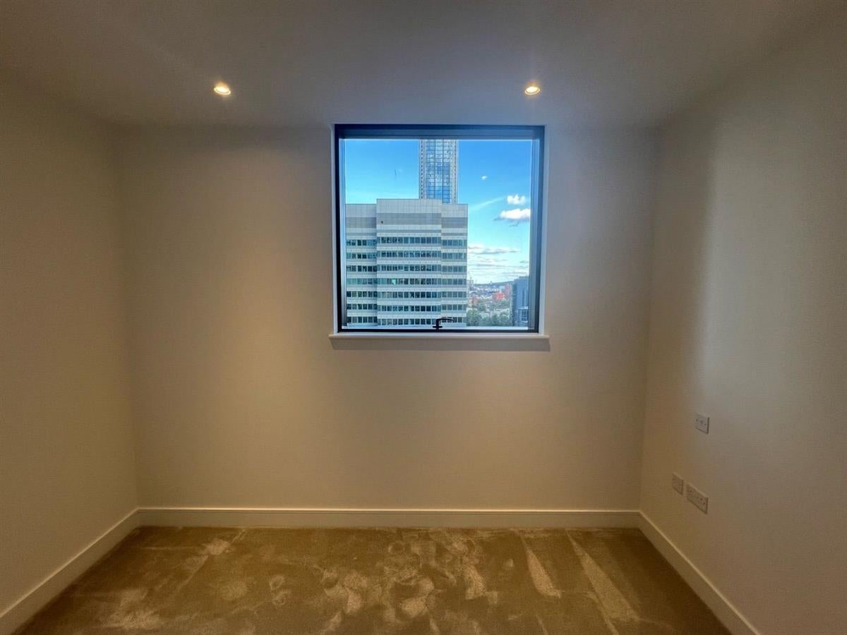 Flat South Quay Square in Greater London