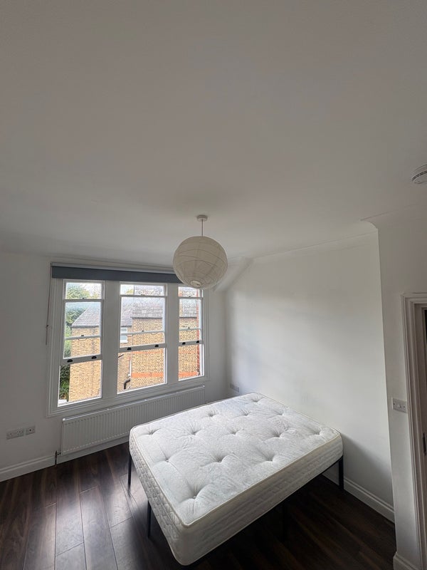 Room Sotheby Road in Greater London