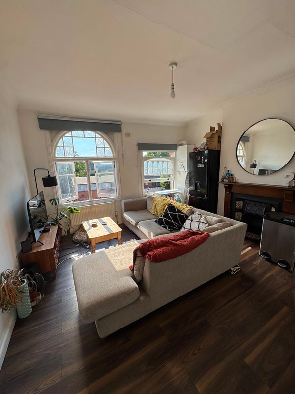 Room Sotheby Road in Greater London