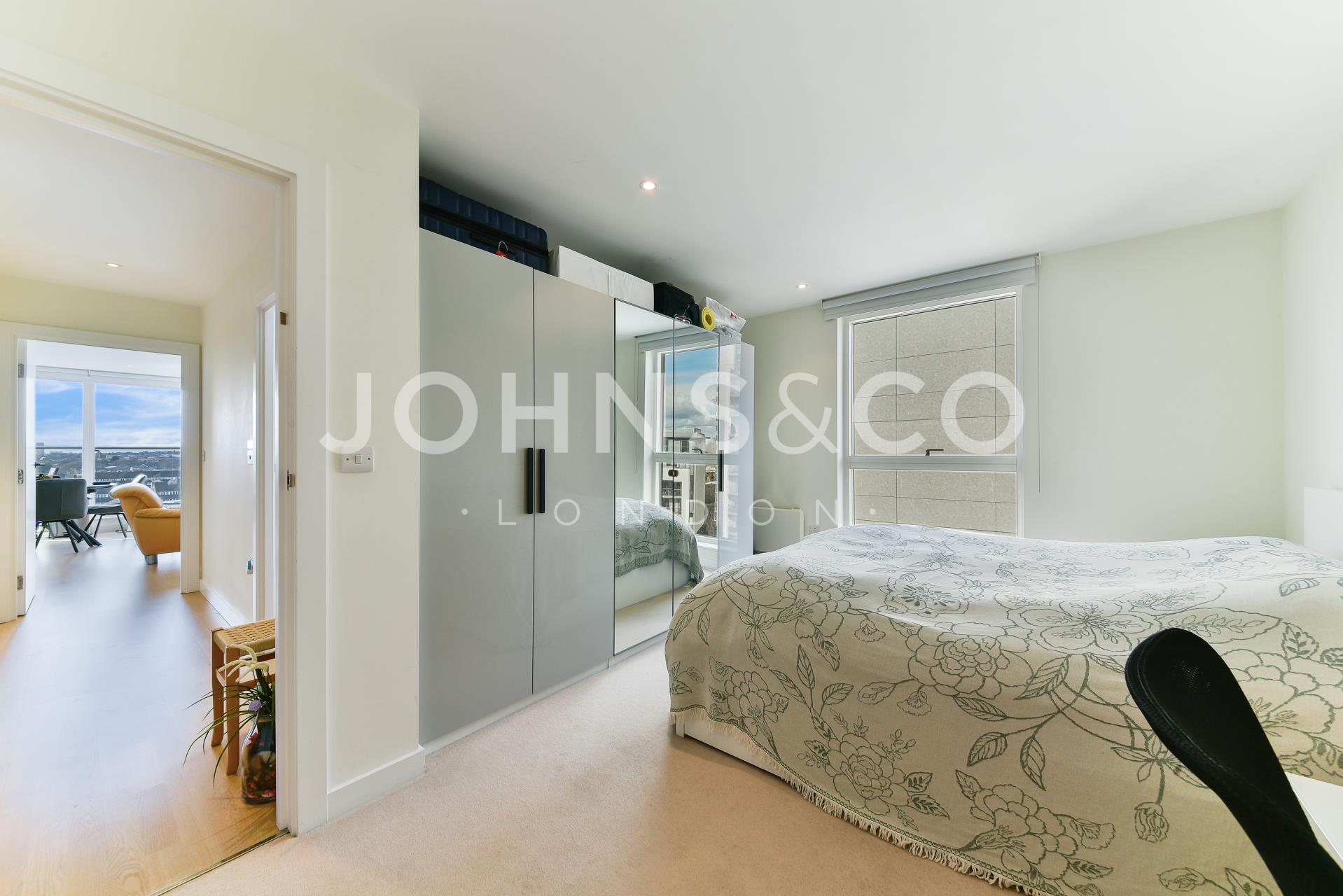 Flat Pump House Crescent in Greater London