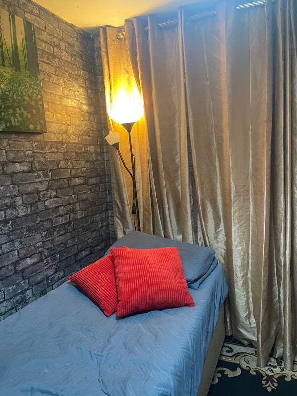 Room Carnarvon Road in Greater London