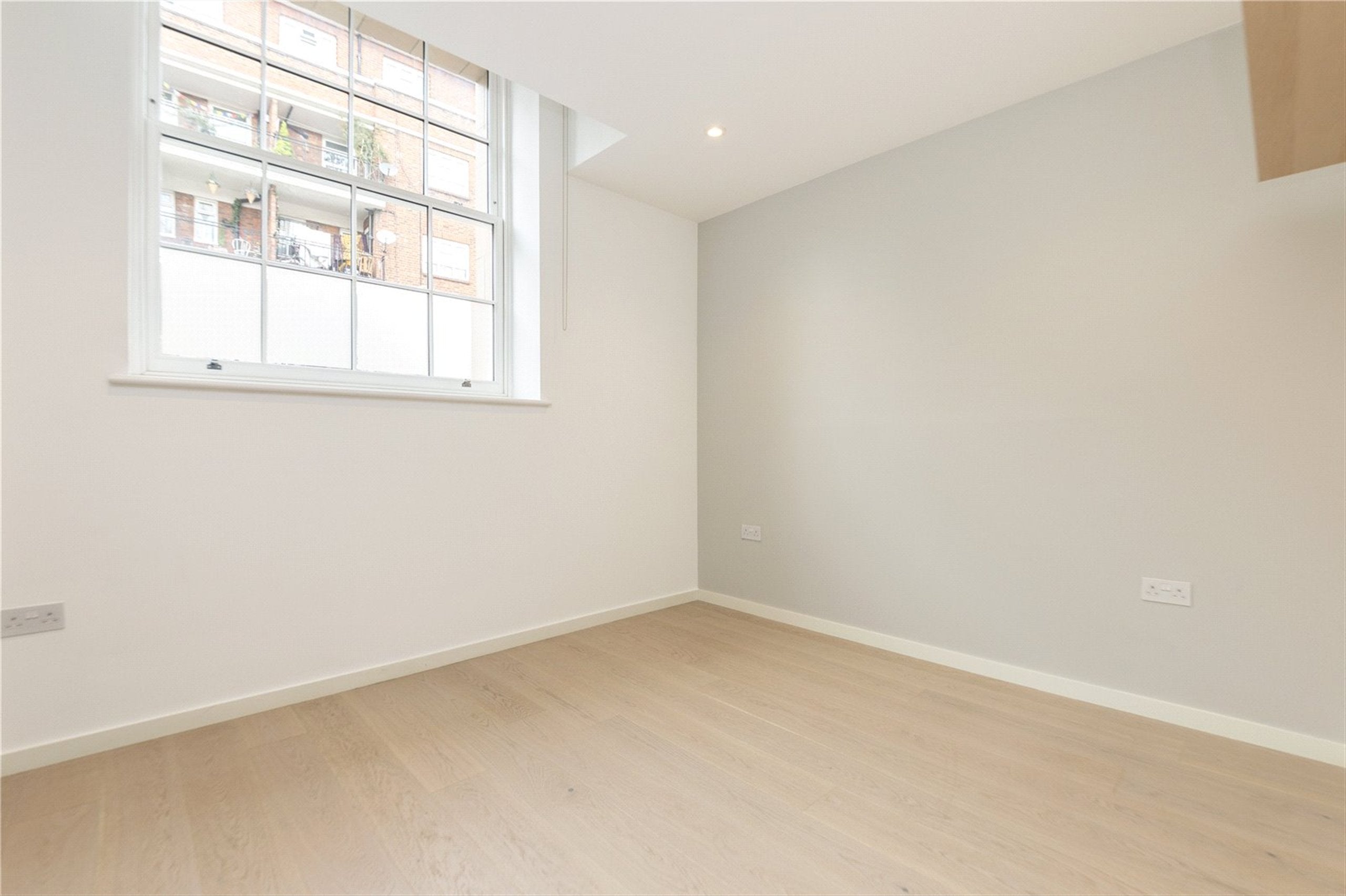 Flat Webber Street in Greater London
