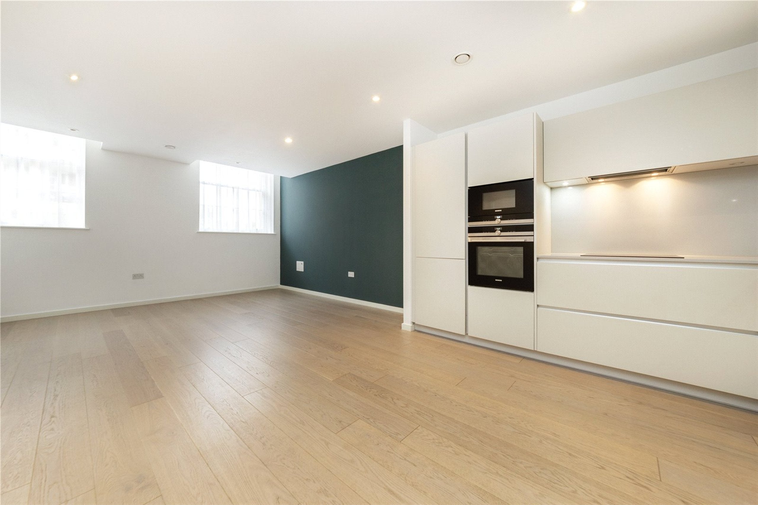 Flat Webber Street in Greater London