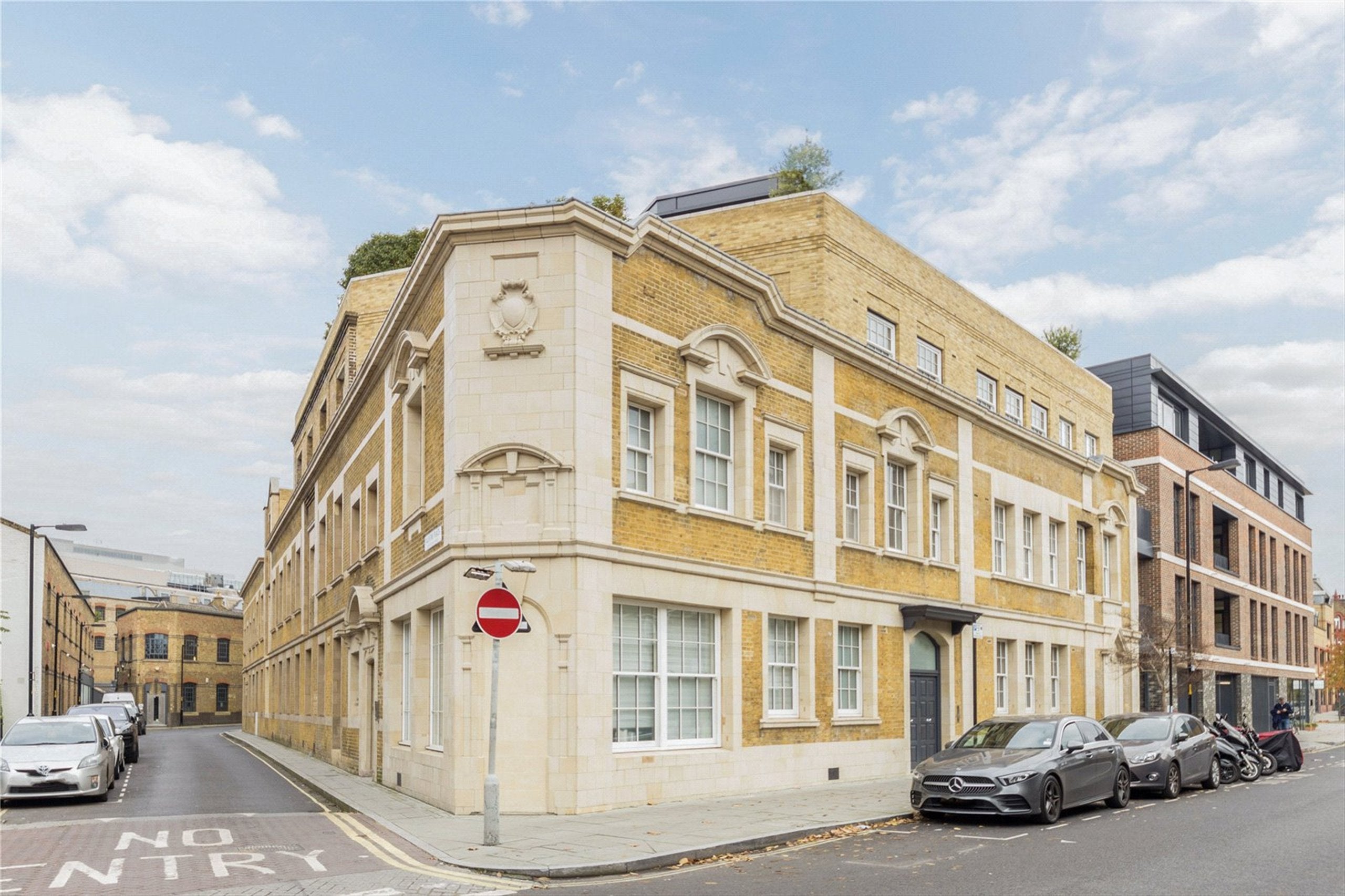 Flat Webber Street in Greater London
