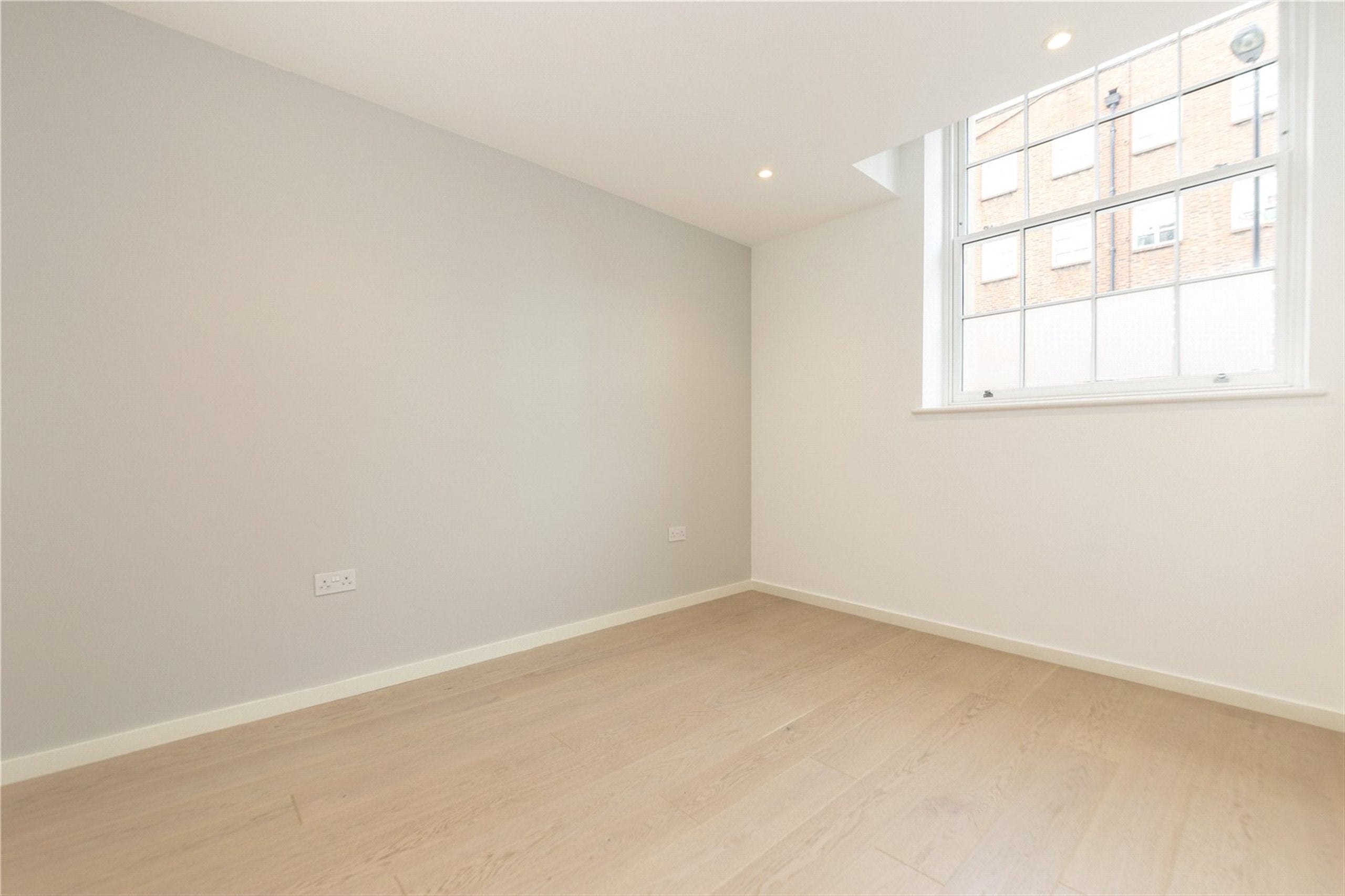 Flat Webber Street in Greater London