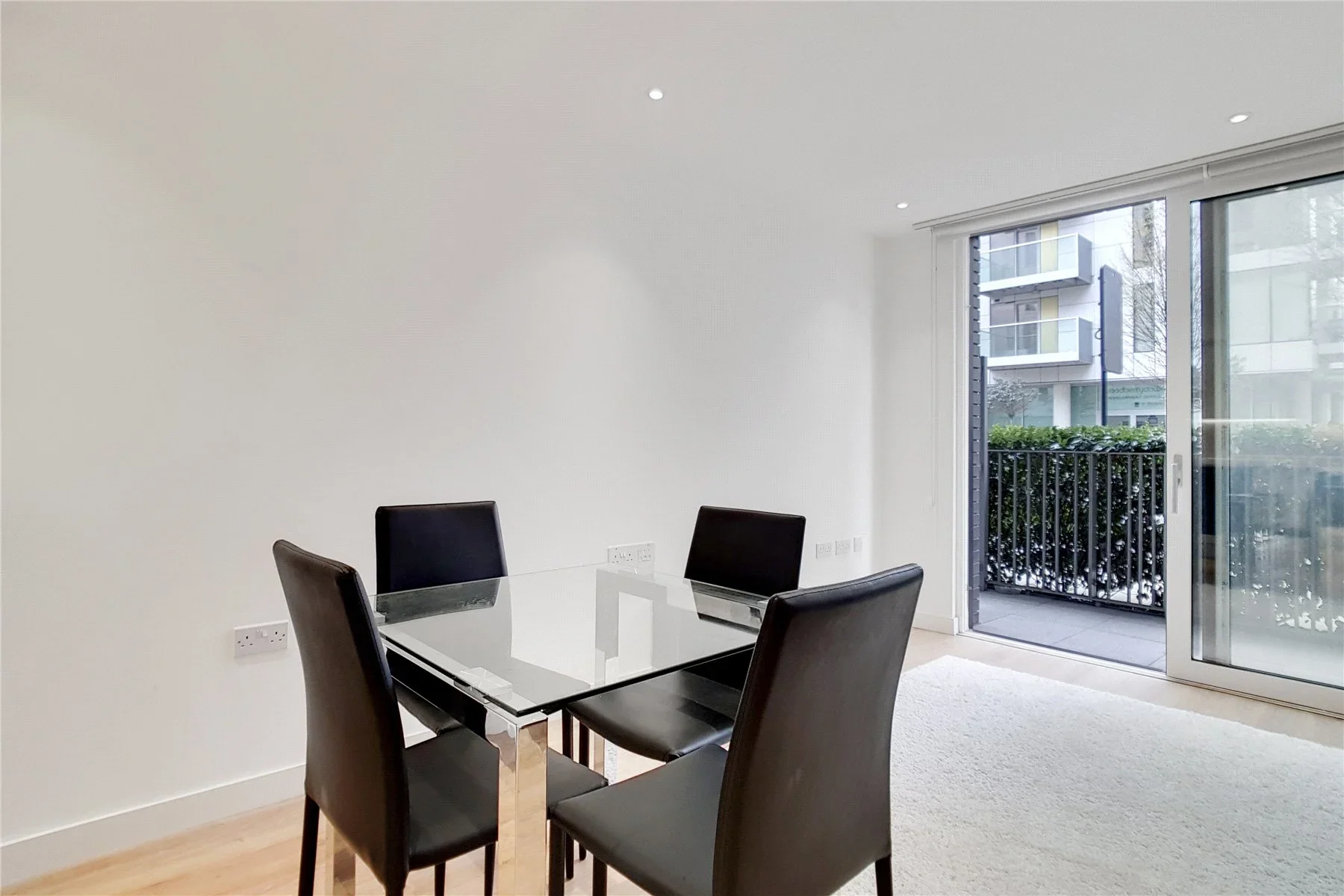 Flat Woodberry Grove in Greater London