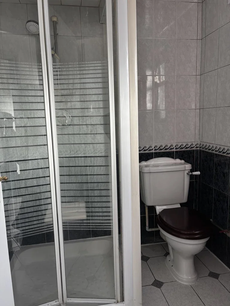 Room Bertram Road in Greater London