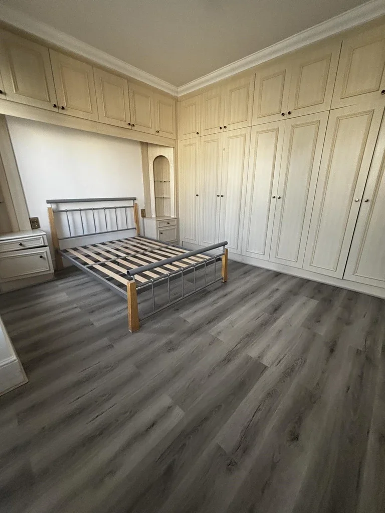 Room Bertram Road in Greater London