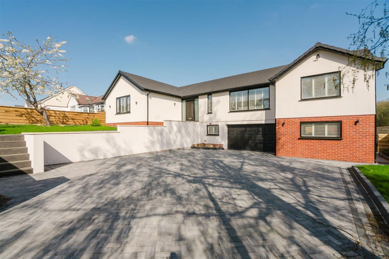 House Crossfield Drive in Salford