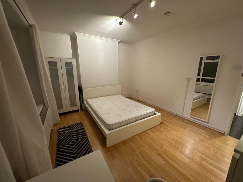 Room Long Lane in Greater London
