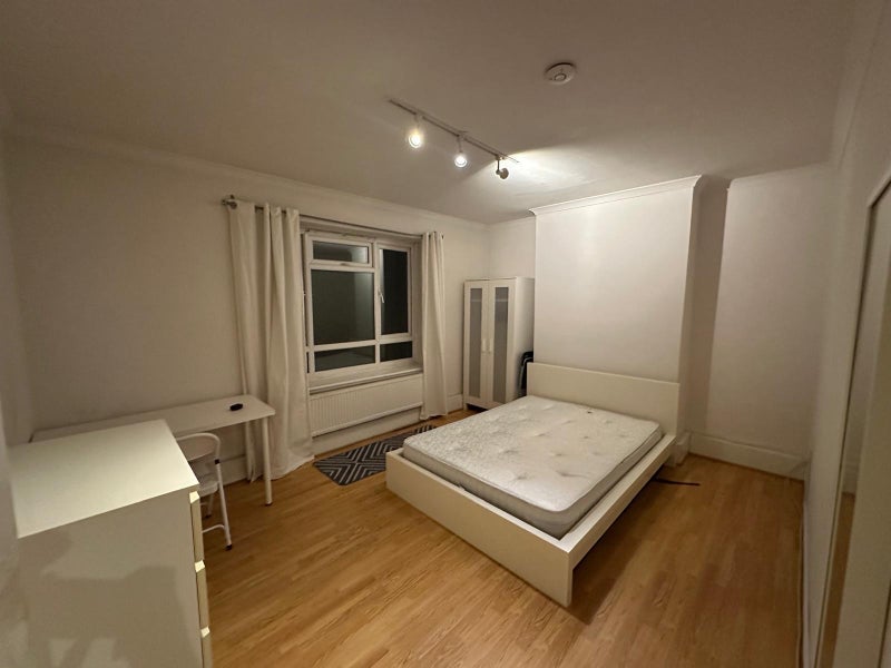 Room Long Lane in Greater London