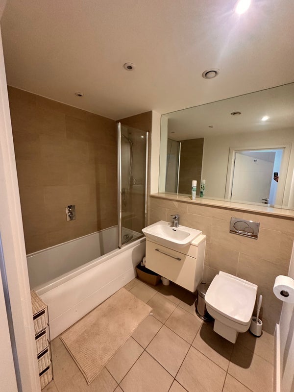 Room Putney Bridge Road in Greater London
