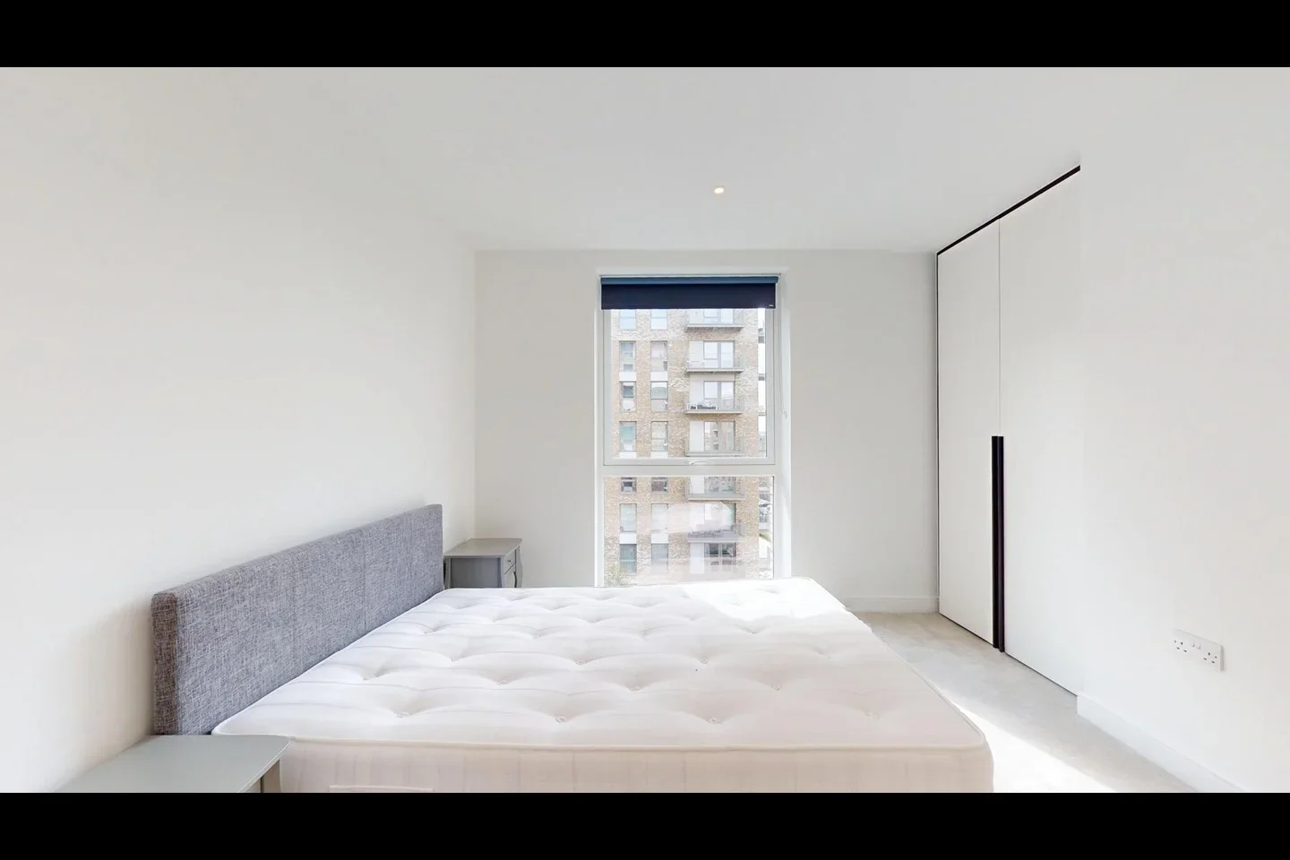Flat Beresford Avenue in Greater London