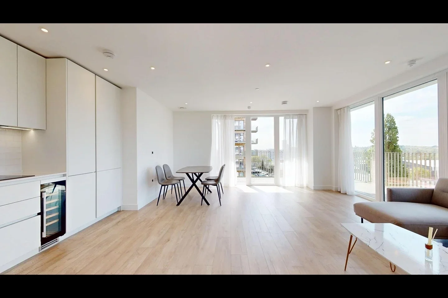 Flat Beresford Avenue in Greater London