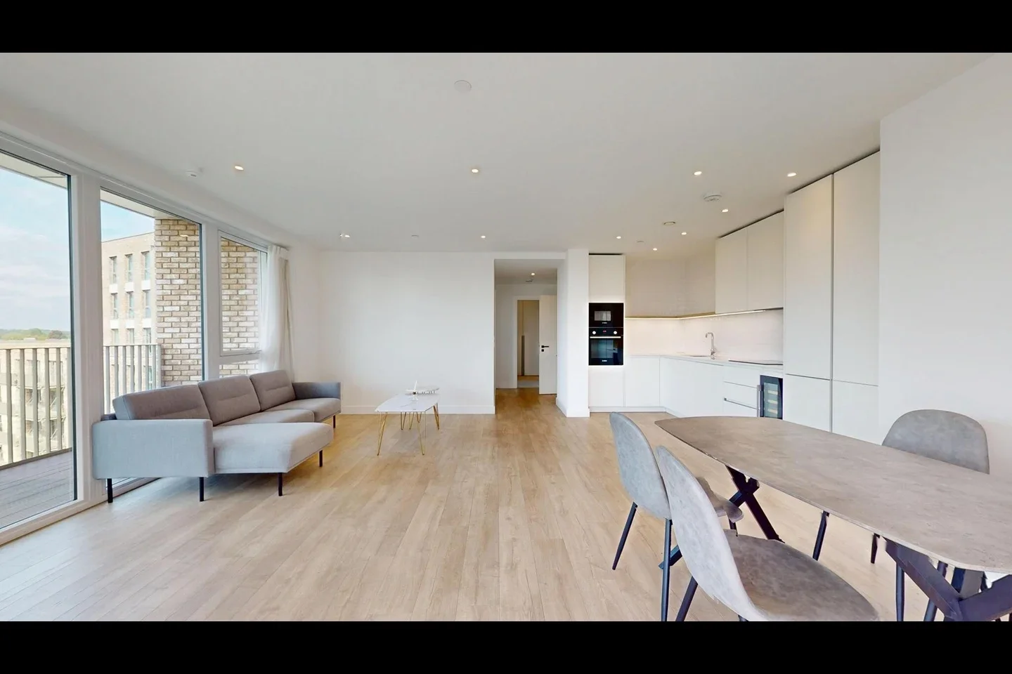 Flat Beresford Avenue in Greater London