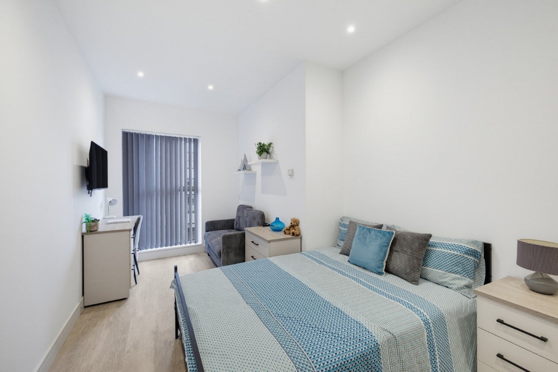 Room North Hill in Plymouth