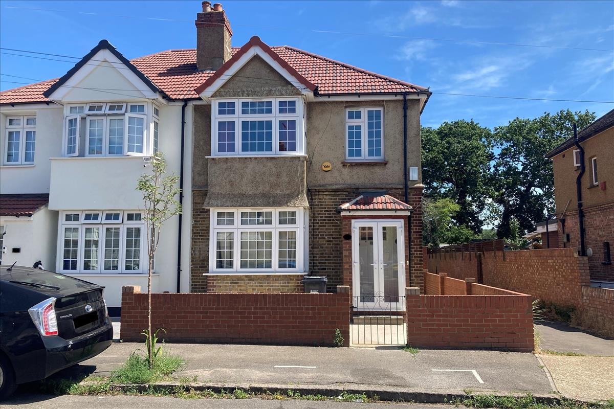 House Helen Avenue in Greater London