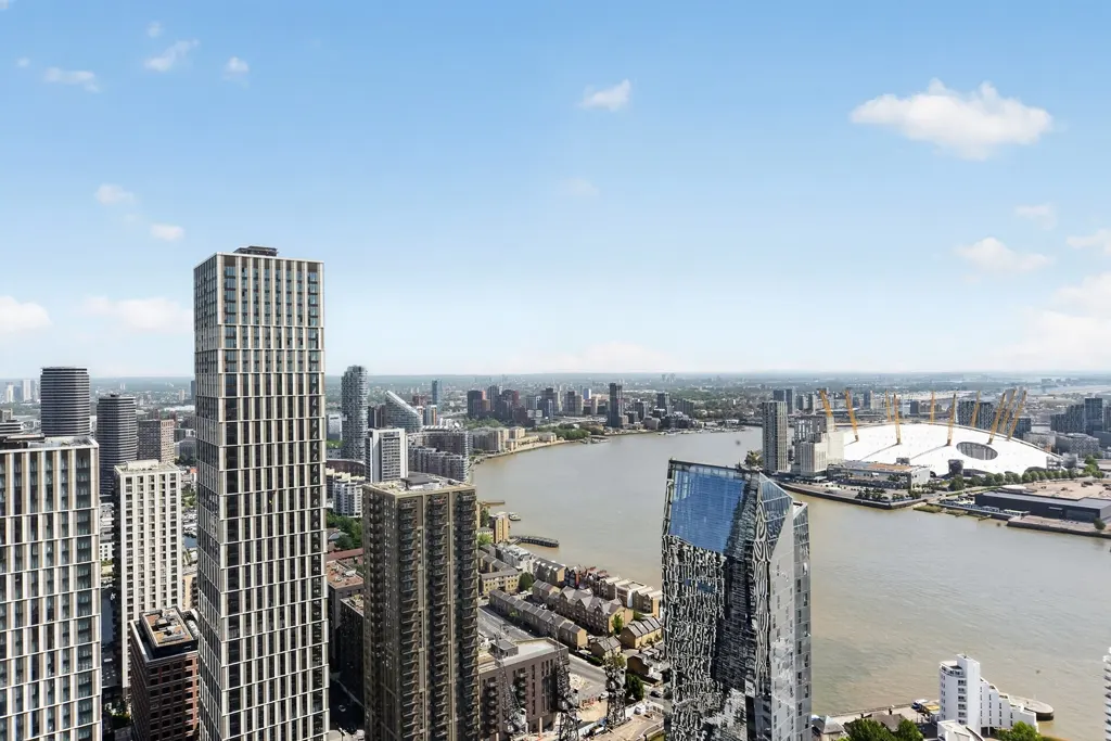 Flat Cold Harbour in Greater London