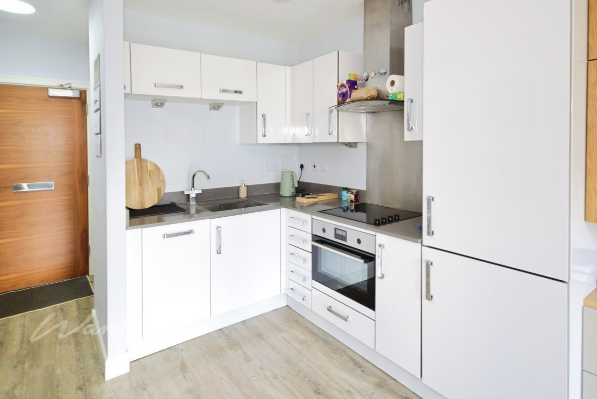 Flat Pearl Lane in Gillingham