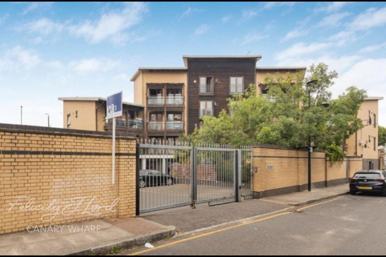 Flat Ashton Street in Greater London