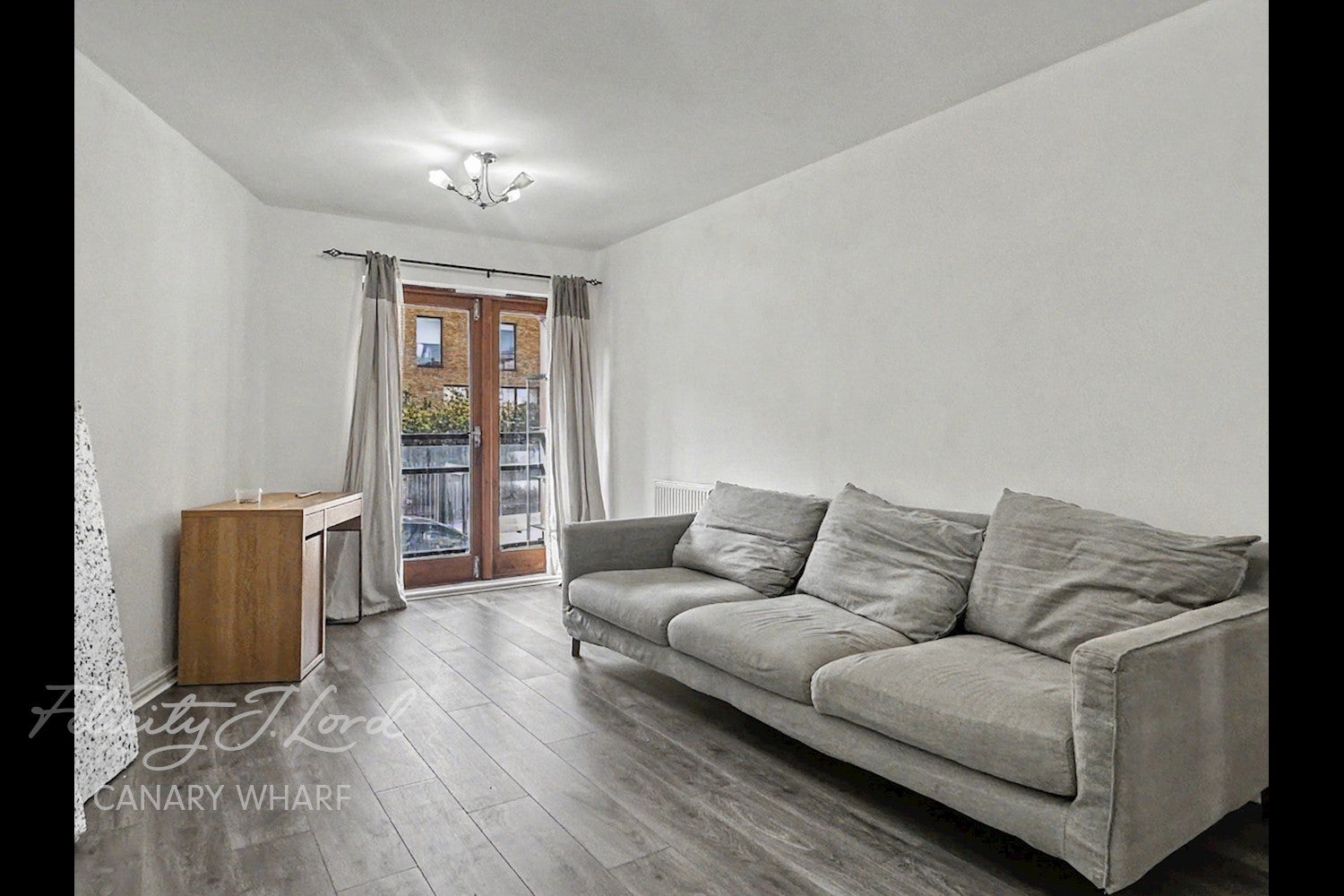 Flat Ashton Street in Greater London