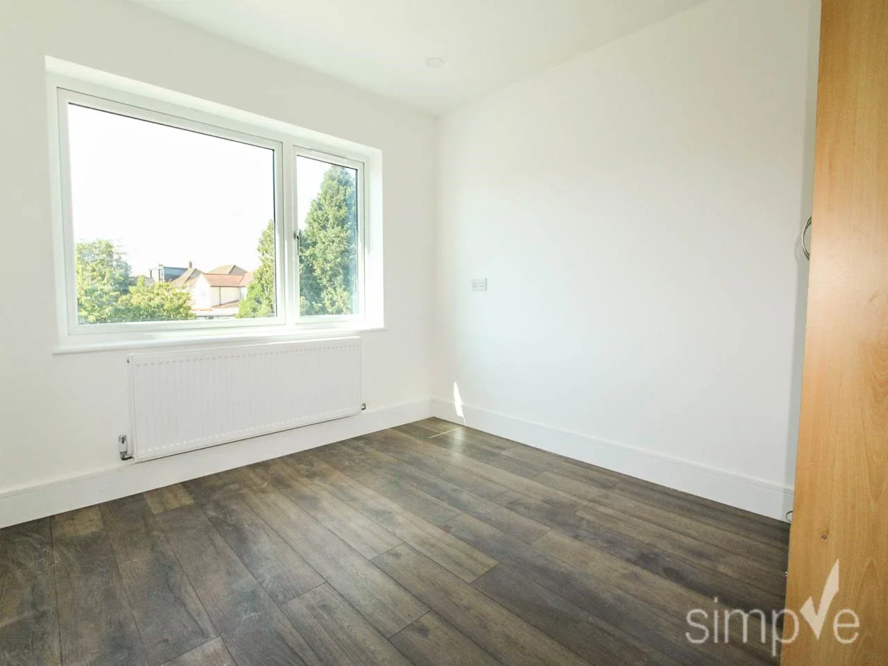 Flat Lothian Avenue in Greater London