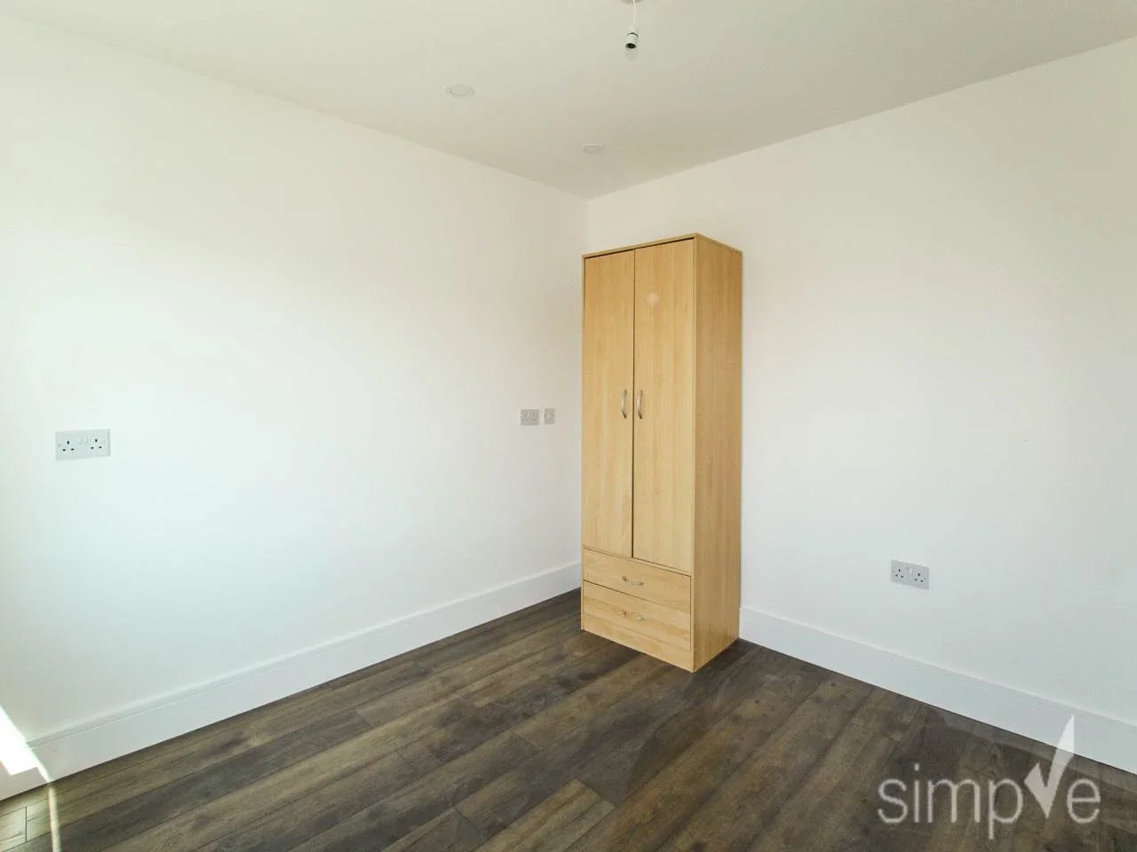 Flat Lothian Avenue in Greater London