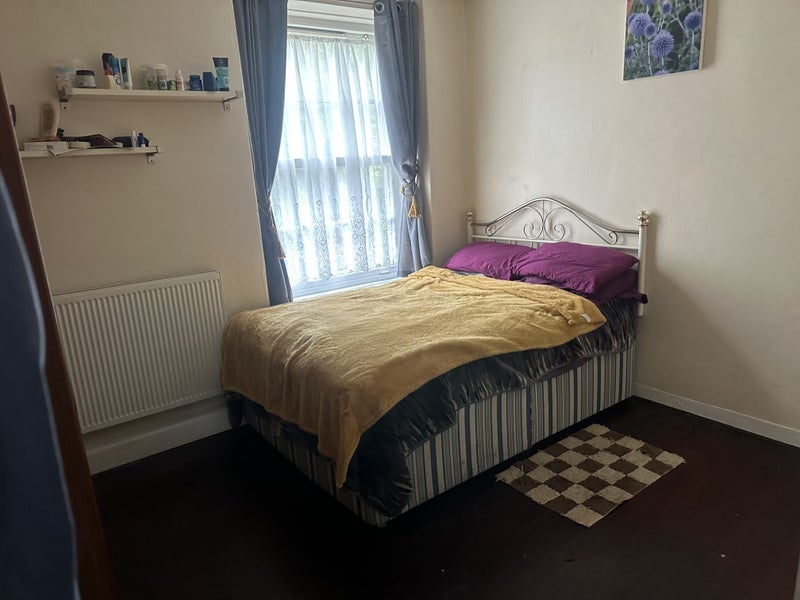 Room Stewarts Road in Greater London