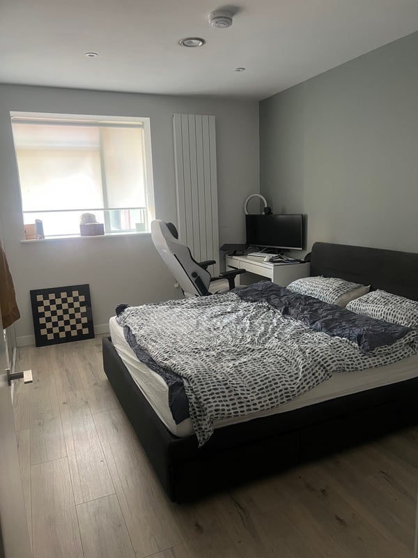 Room Wickford Way in Greater London