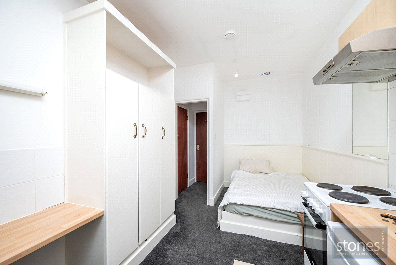 Flat Fellows Road in Greater London