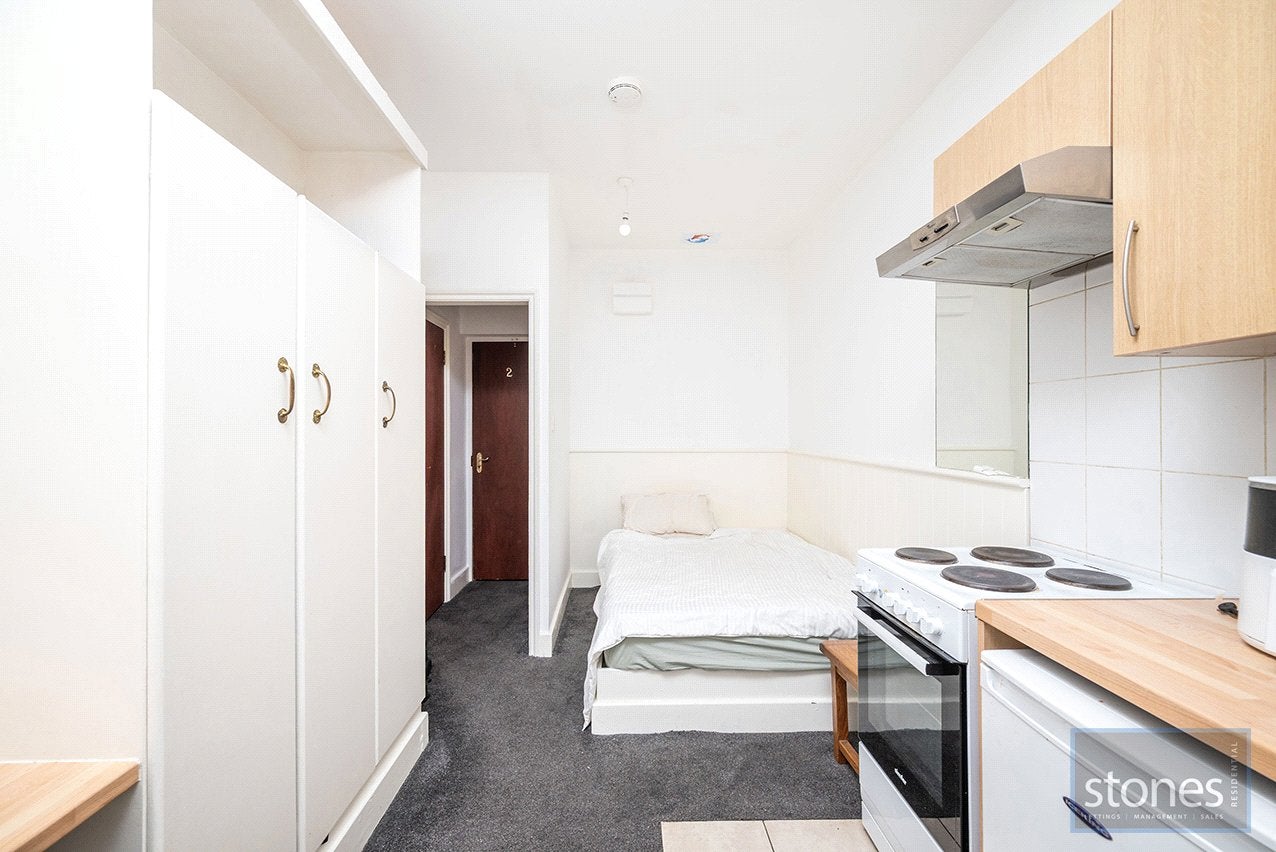 Flat Fellows Road in Greater London