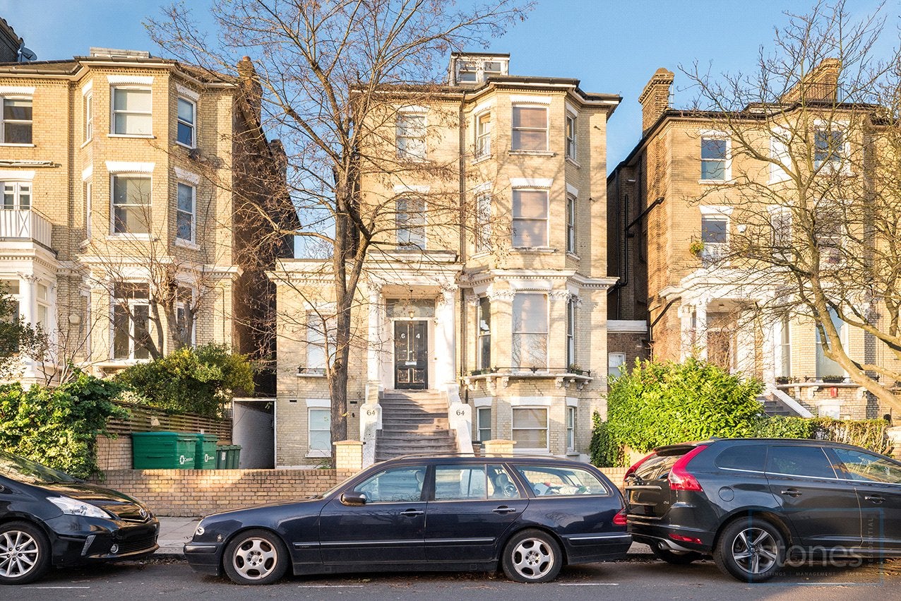 Flat Fellows Road in Greater London