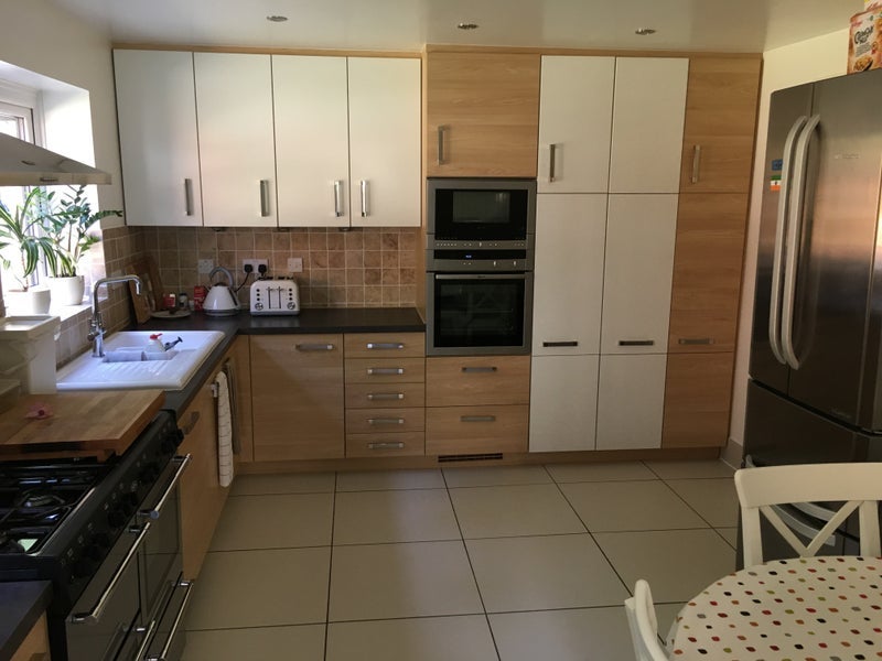 Room Georgian Close in Crawley