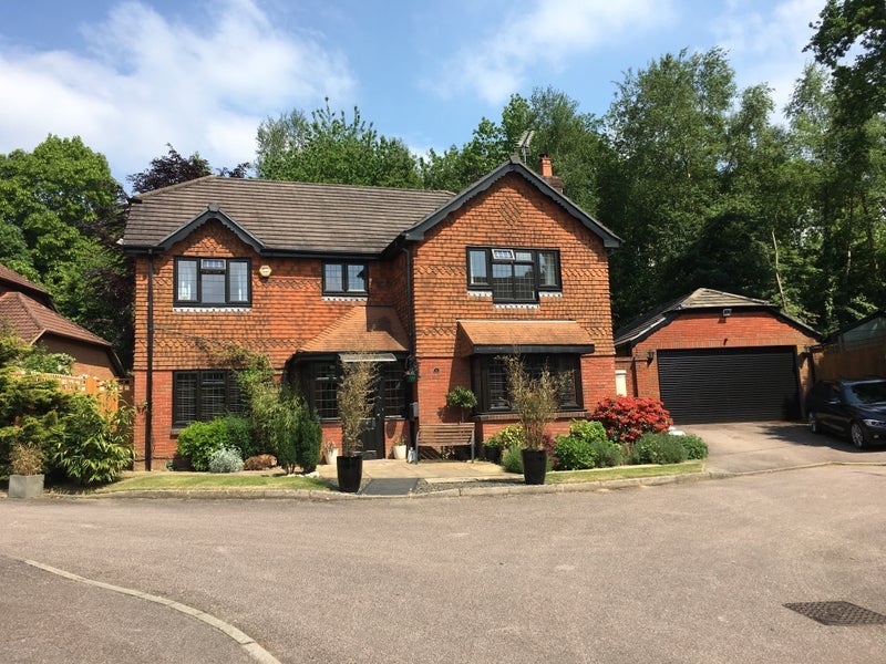 Room Georgian Close in Crawley