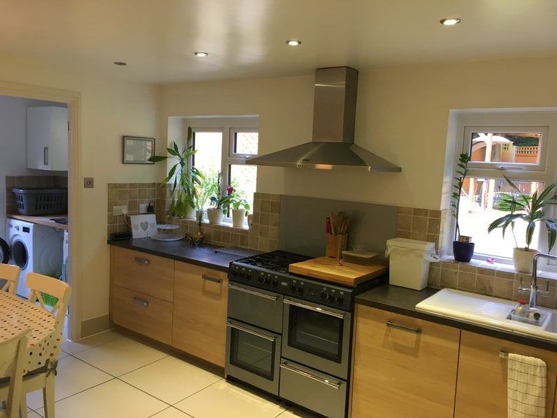 Room Georgian Close in Crawley