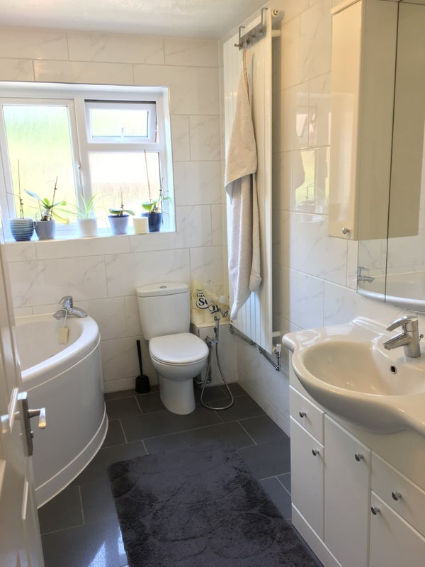 Room Georgian Close in Crawley