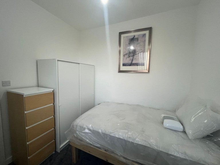 Room Gradwell Street in Stockport
